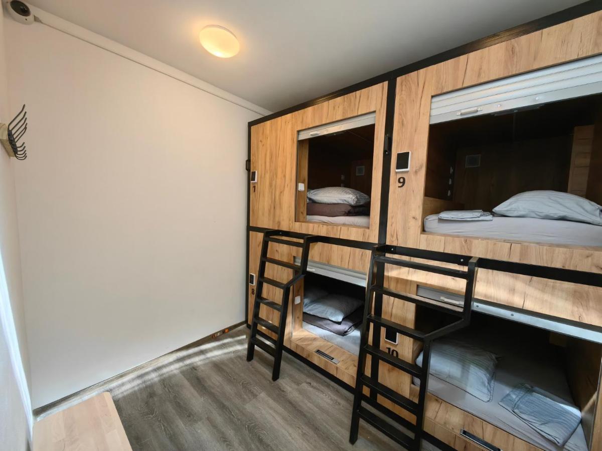 Capsule Hostel Erbenova Прага Экстерьер фото